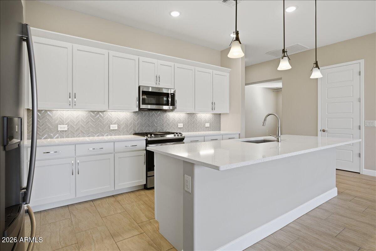 62797 E THUNDER ROCK Drive