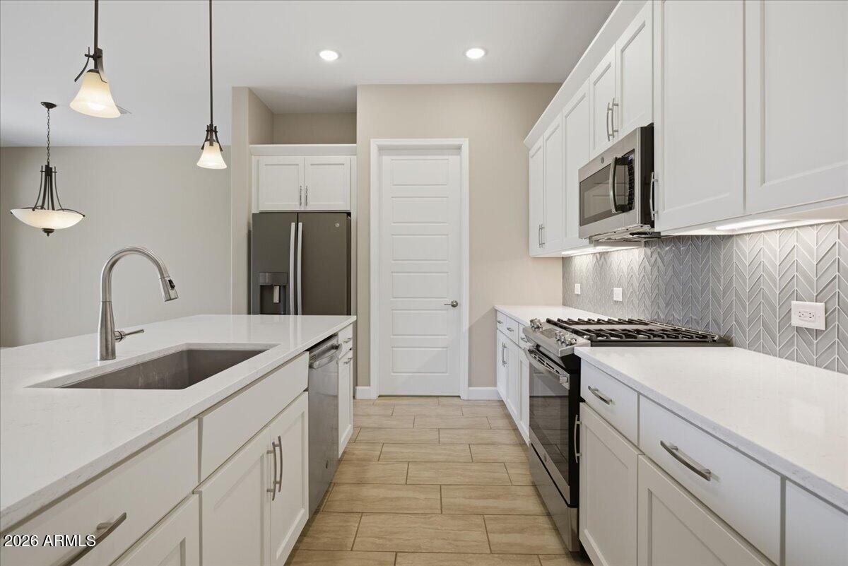 62797 E THUNDER ROCK Drive