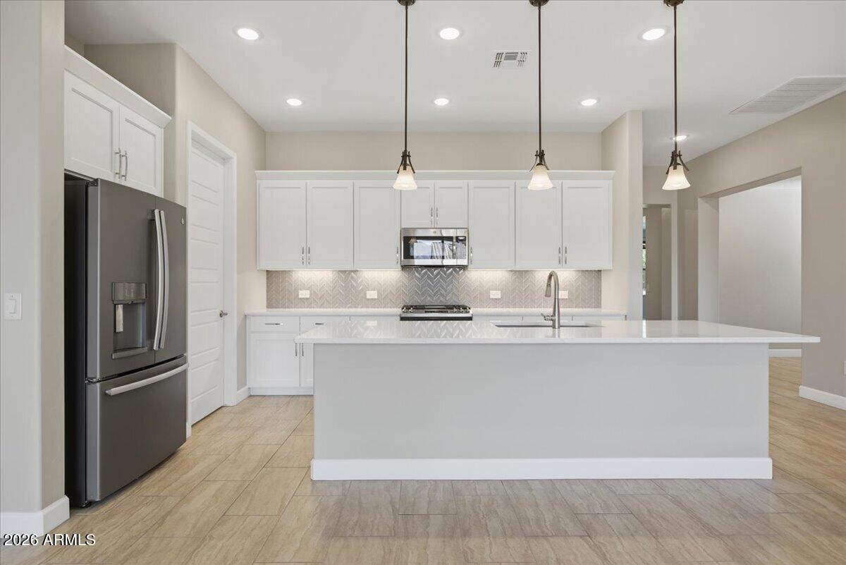 62797 E THUNDER ROCK Drive