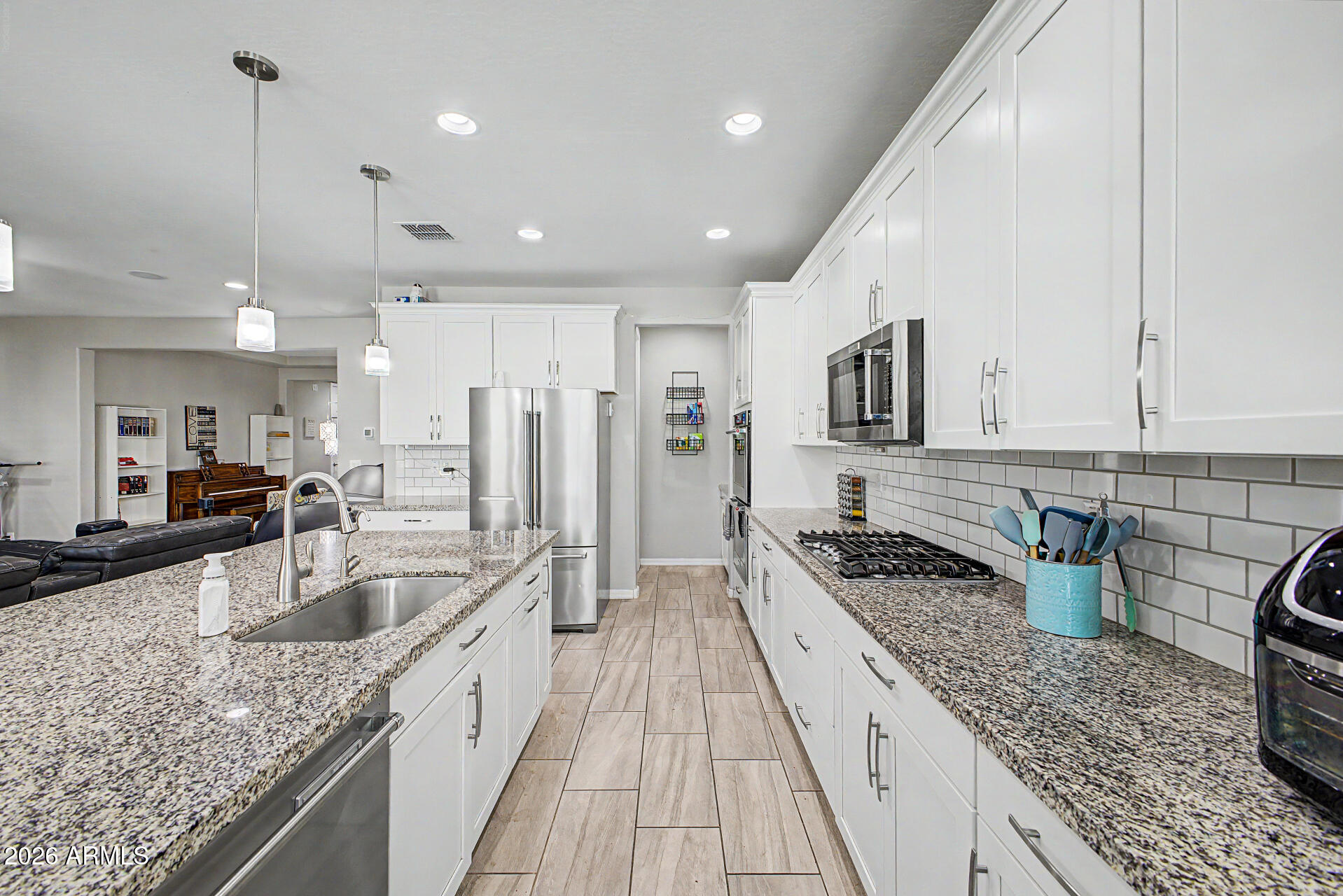 2000 W MADISEN MARIE Avenue