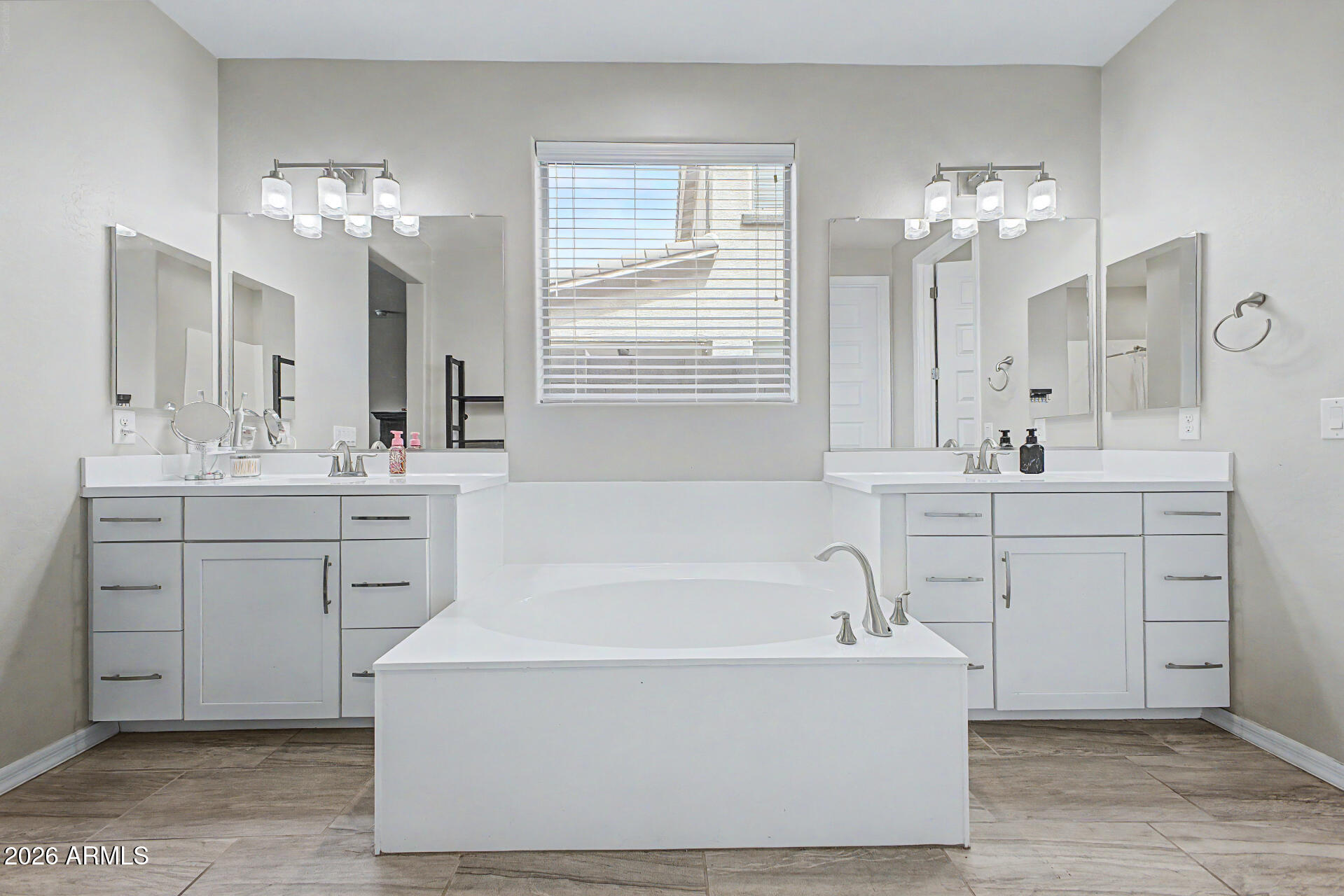 2000 W MADISEN MARIE Avenue