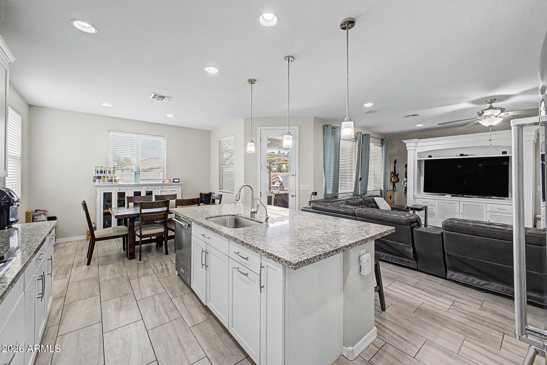 2000 W MADISEN MARIE Avenue