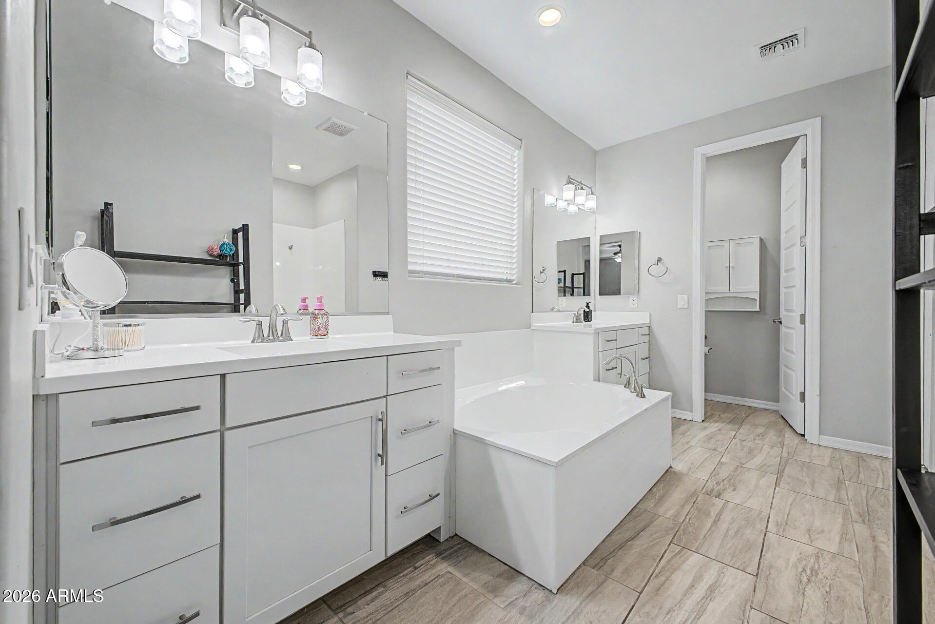 2000 W MADISEN MARIE Avenue