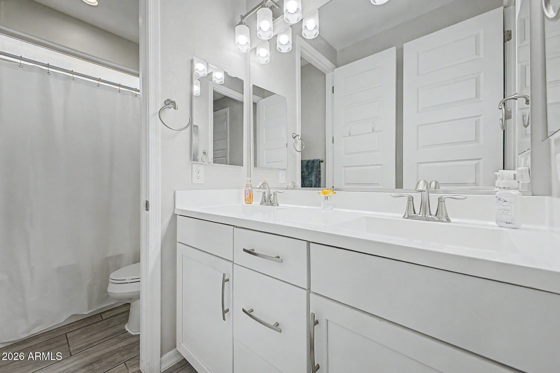 2000 W MADISEN MARIE Avenue