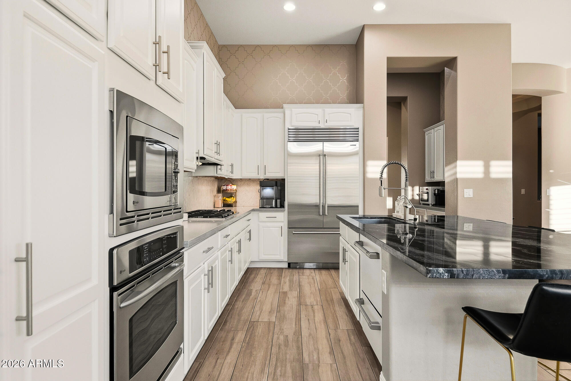 1529 W LAUREL GREENS Court