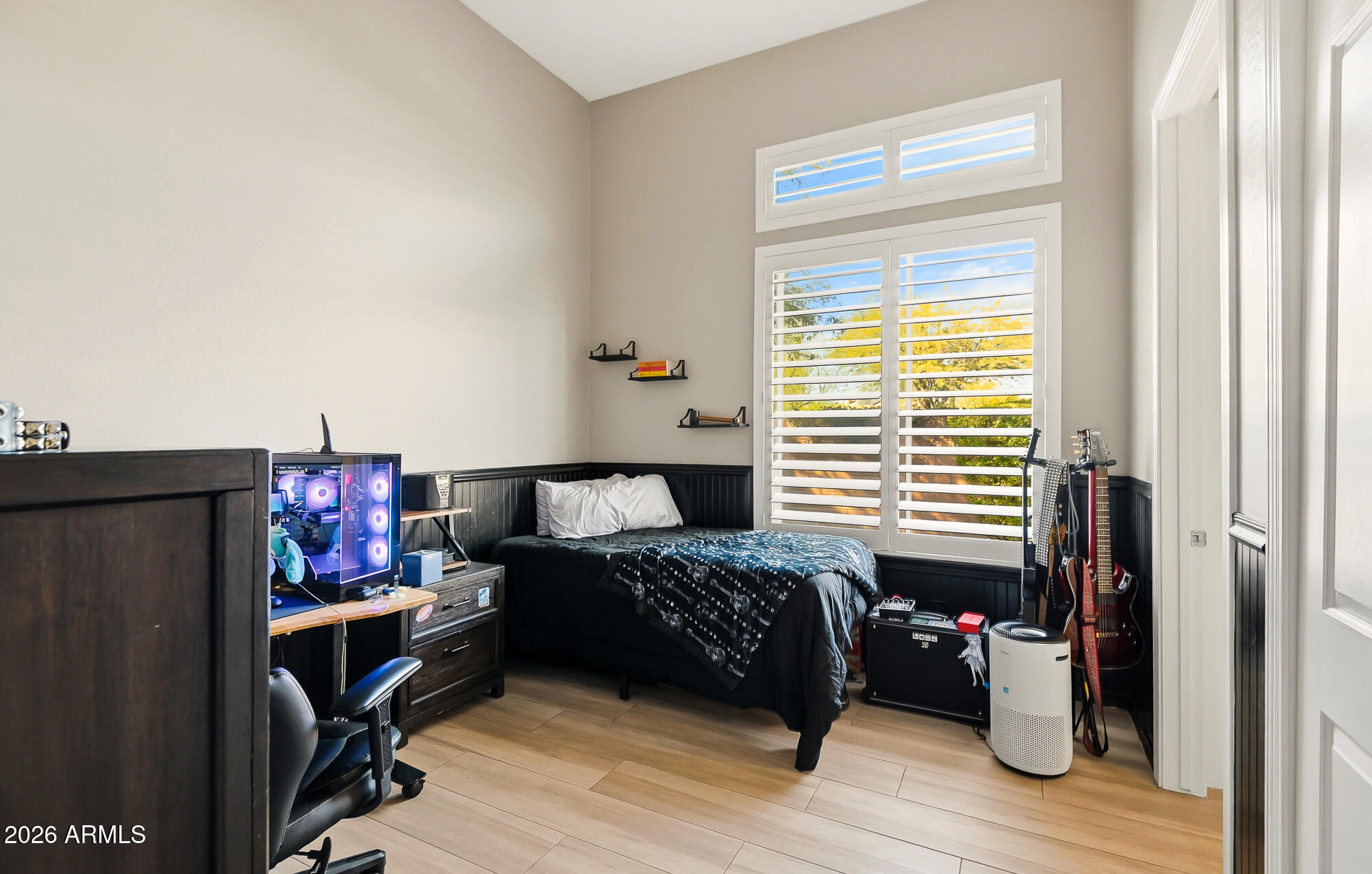 1529 W LAUREL GREENS Court