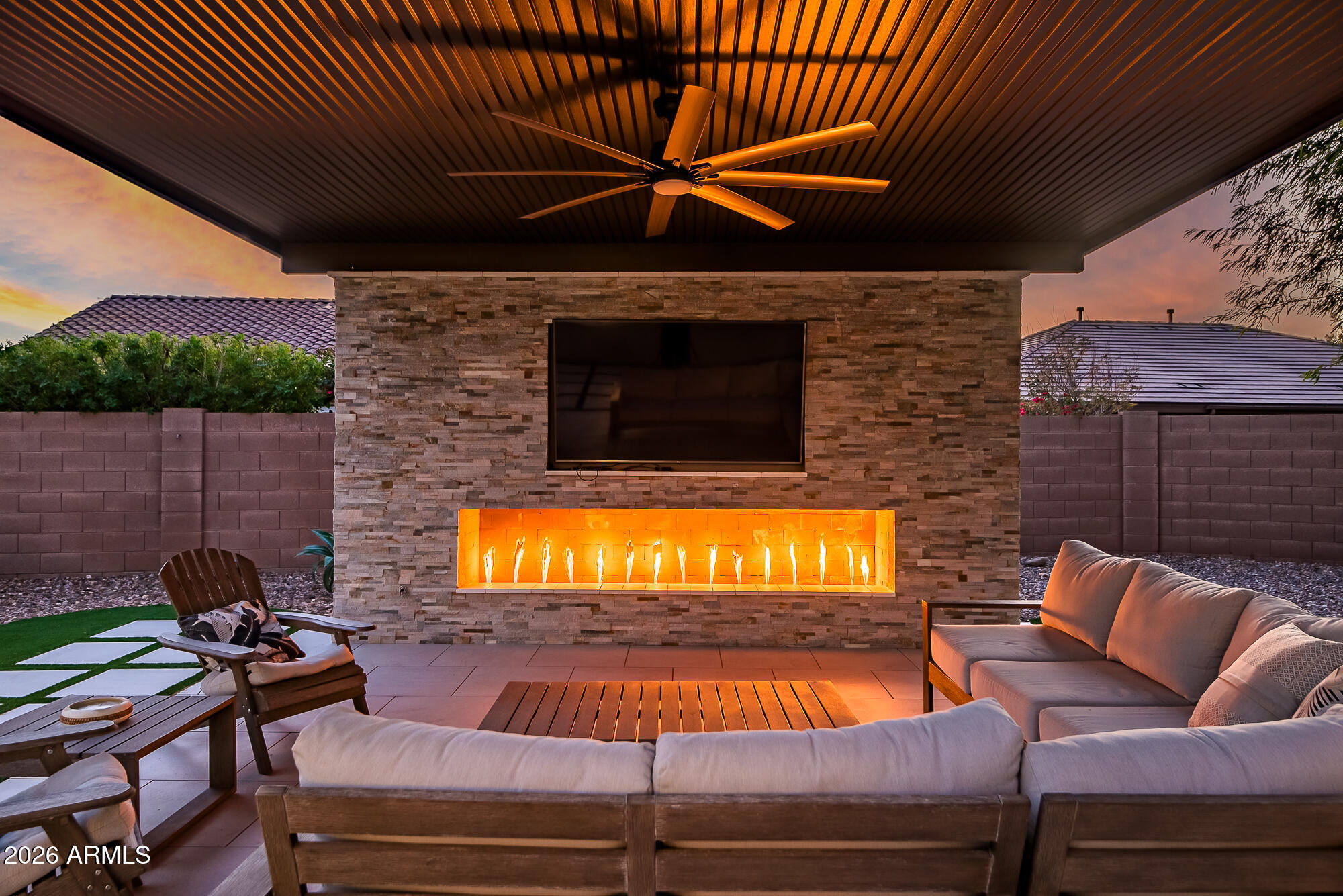 1529 W LAUREL GREENS Court