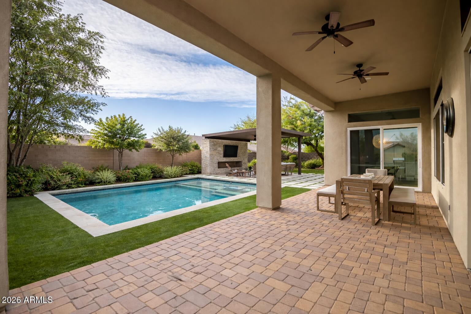 1529 W LAUREL GREENS Court