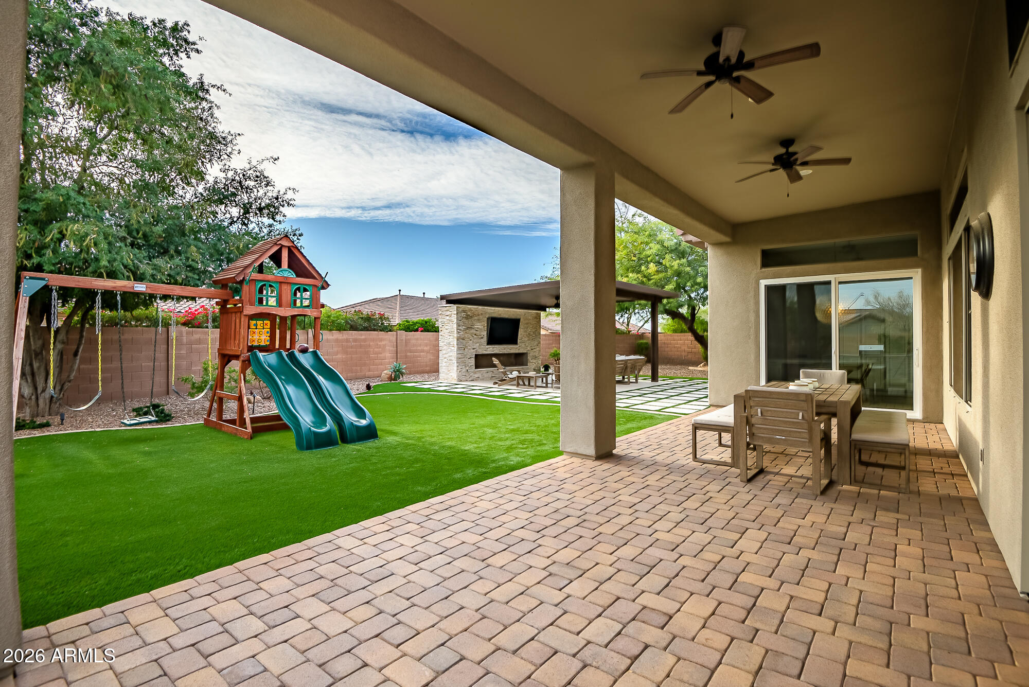 1529 W LAUREL GREENS Court