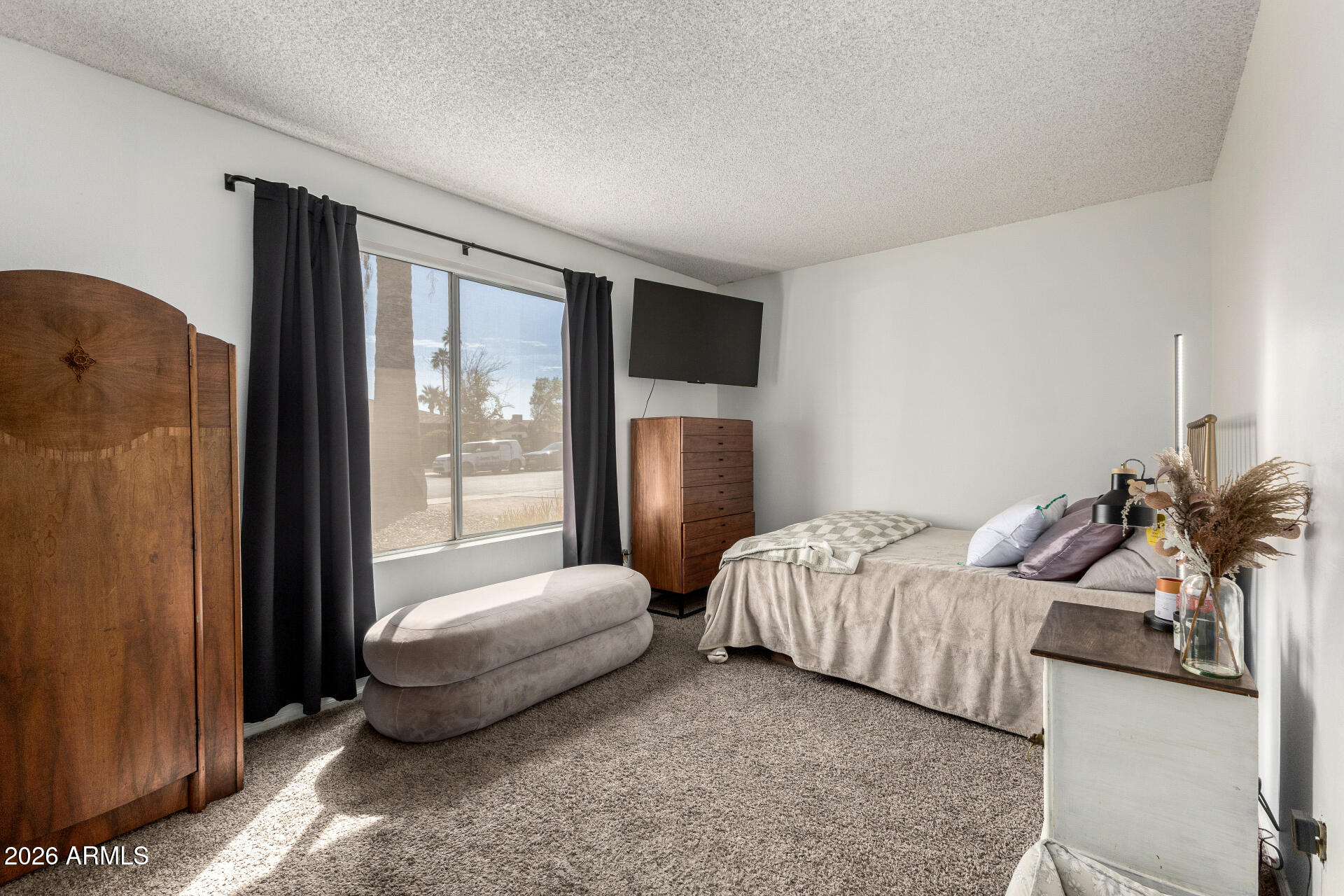 864 W KILAREA Avenue