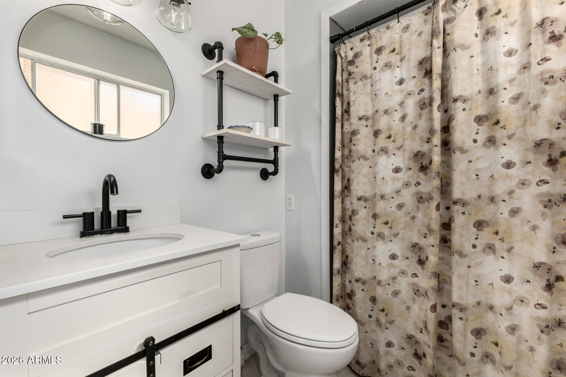 864 W KILAREA Avenue