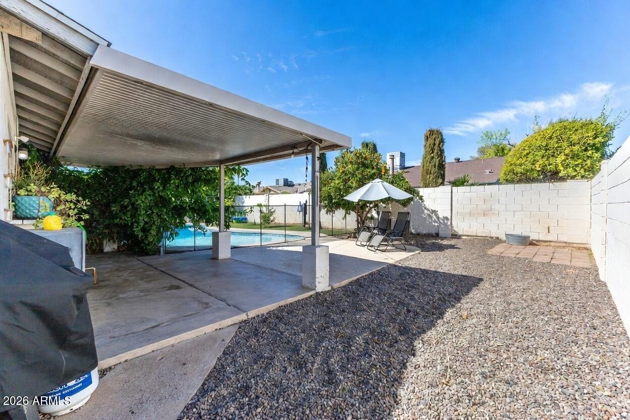 864 W KILAREA Avenue