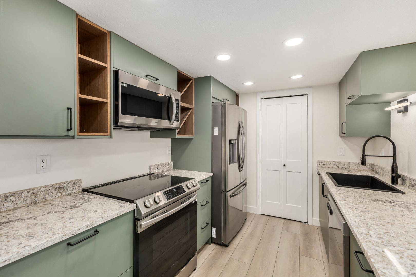 222 W Brown Road 104