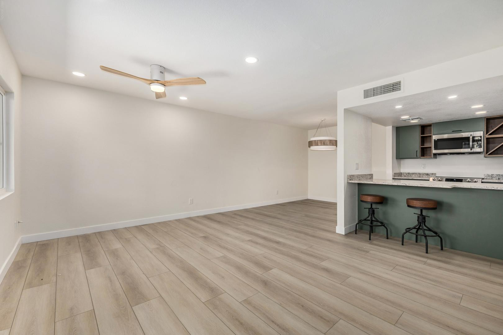 222 W Brown Road 104