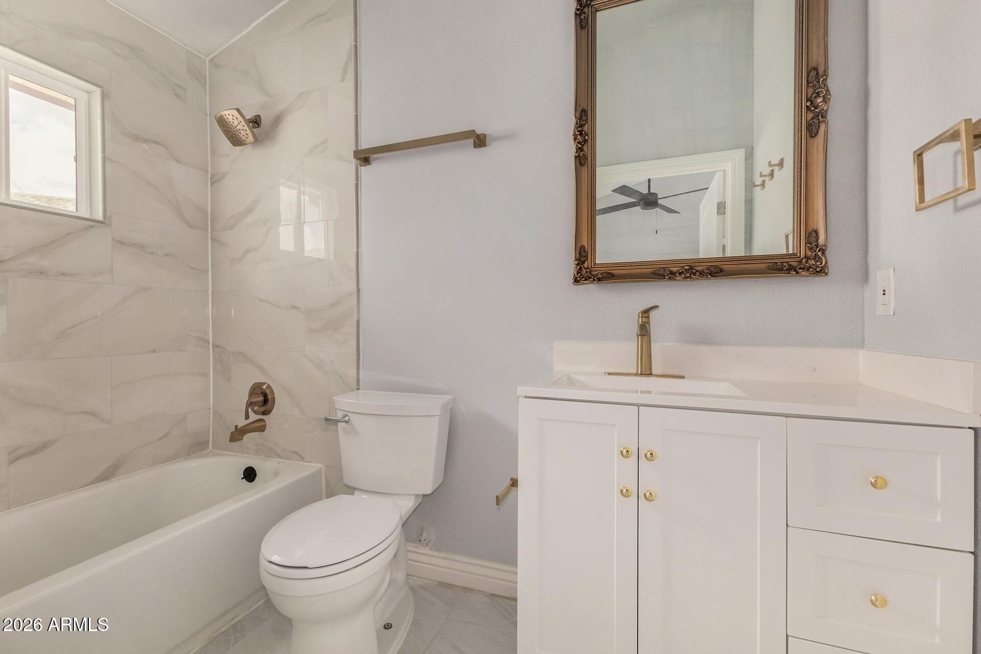 1067 E SEQUOIA Drive