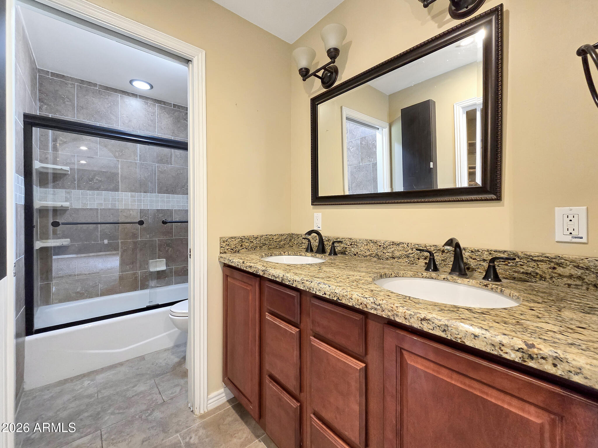 1832 W NORTHVIEW Avenue