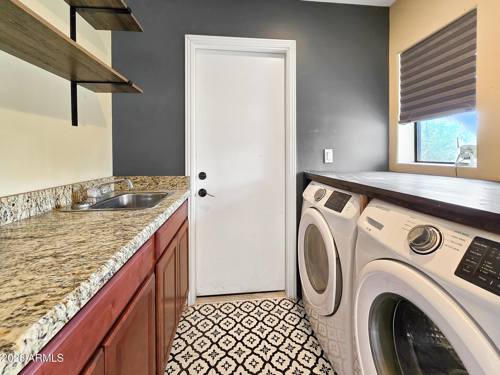 1832 W NORTHVIEW Avenue