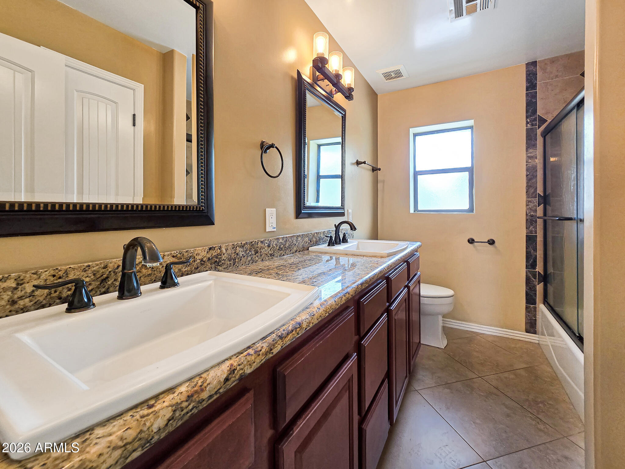 1832 W NORTHVIEW Avenue