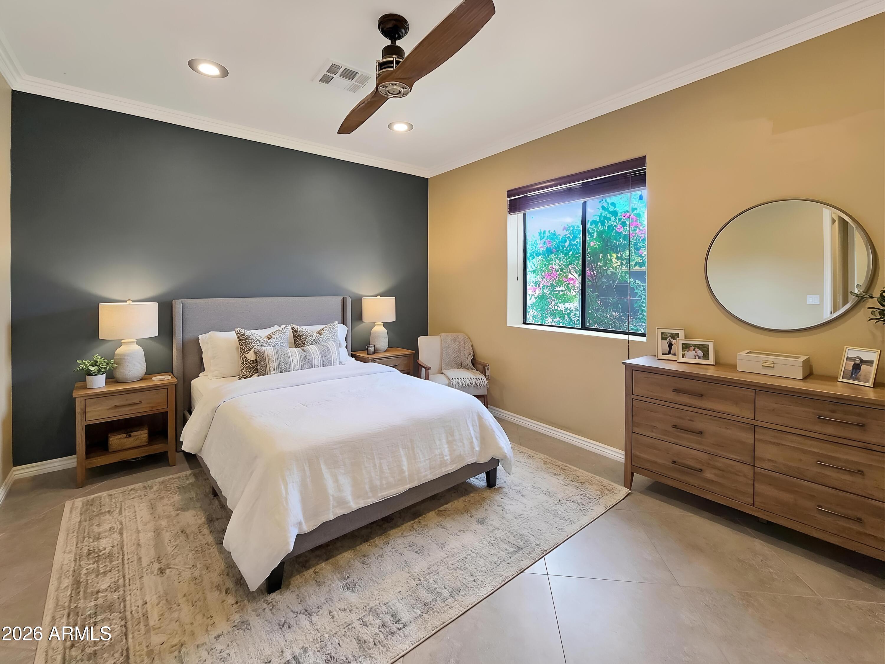 1832 W NORTHVIEW Avenue