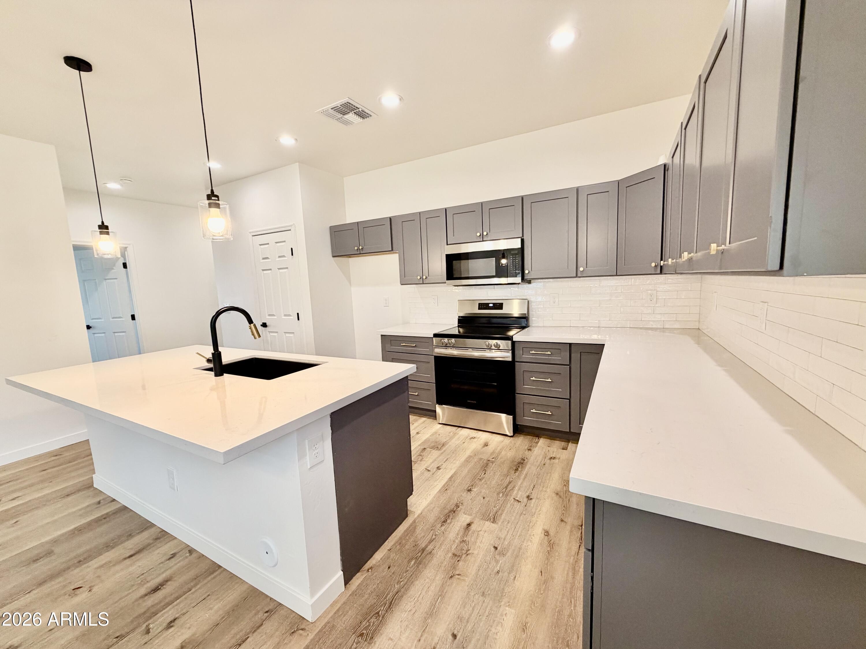 721 W OCOTILLO Street