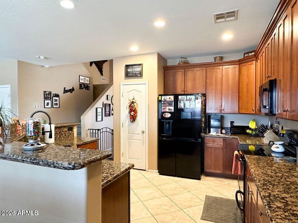 1863 N WESTFALL Lane