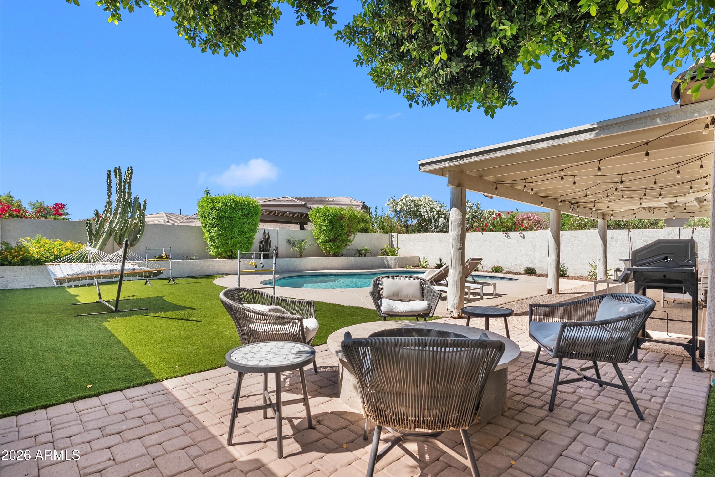 4003 W ROSE GARDEN Lane