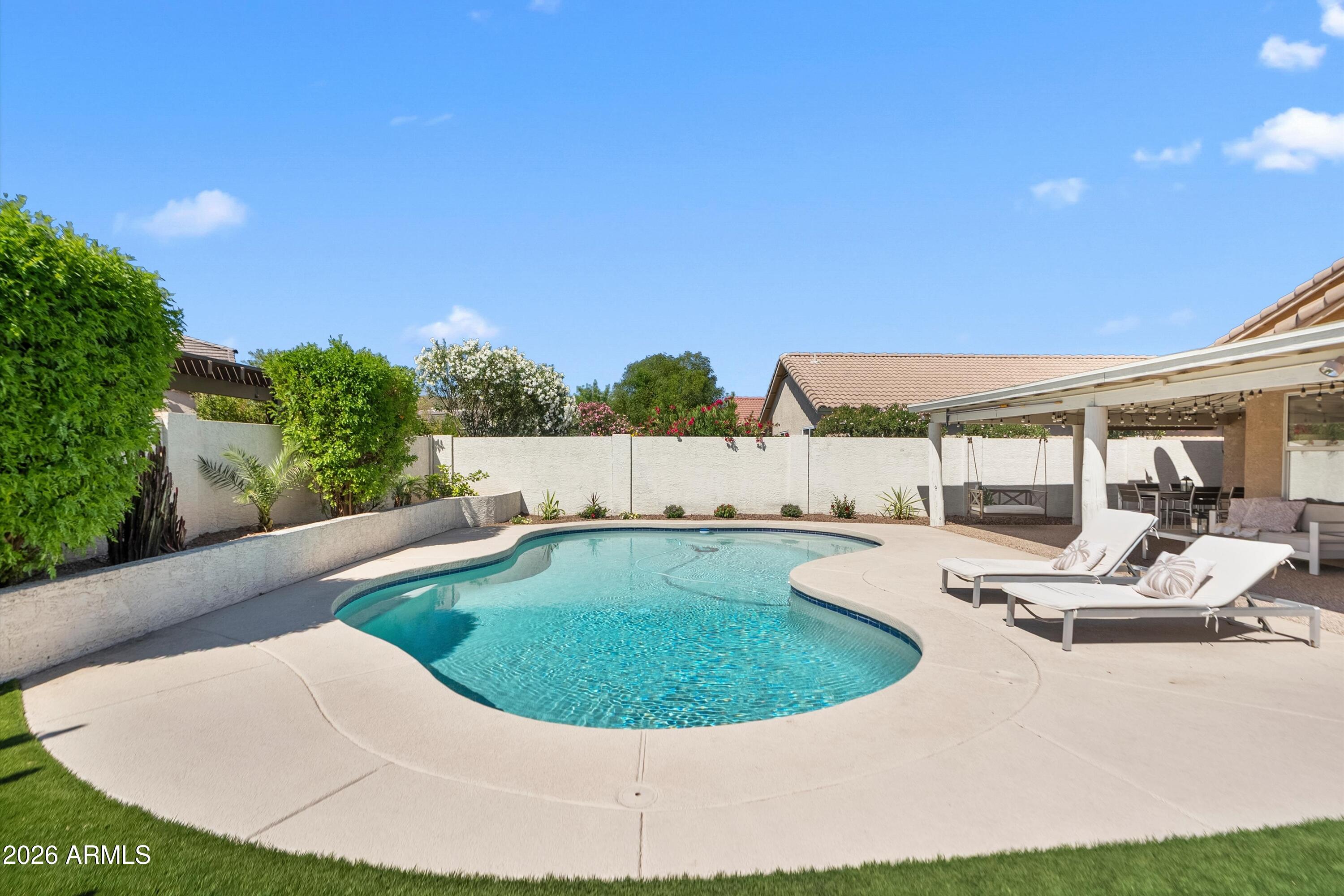 4003 W ROSE GARDEN Lane