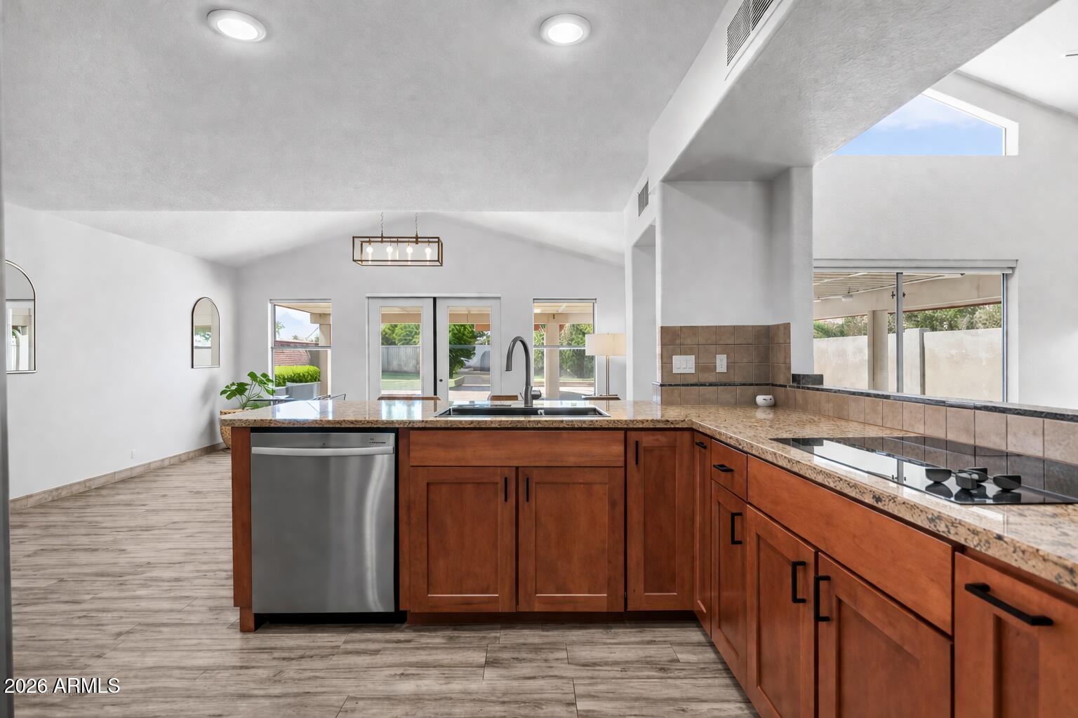 4003 W ROSE GARDEN Lane