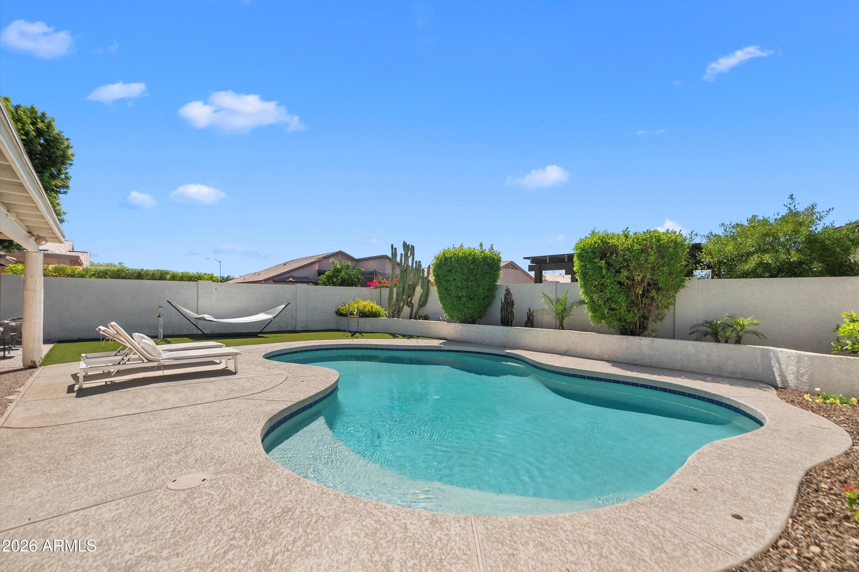 4003 W ROSE GARDEN Lane