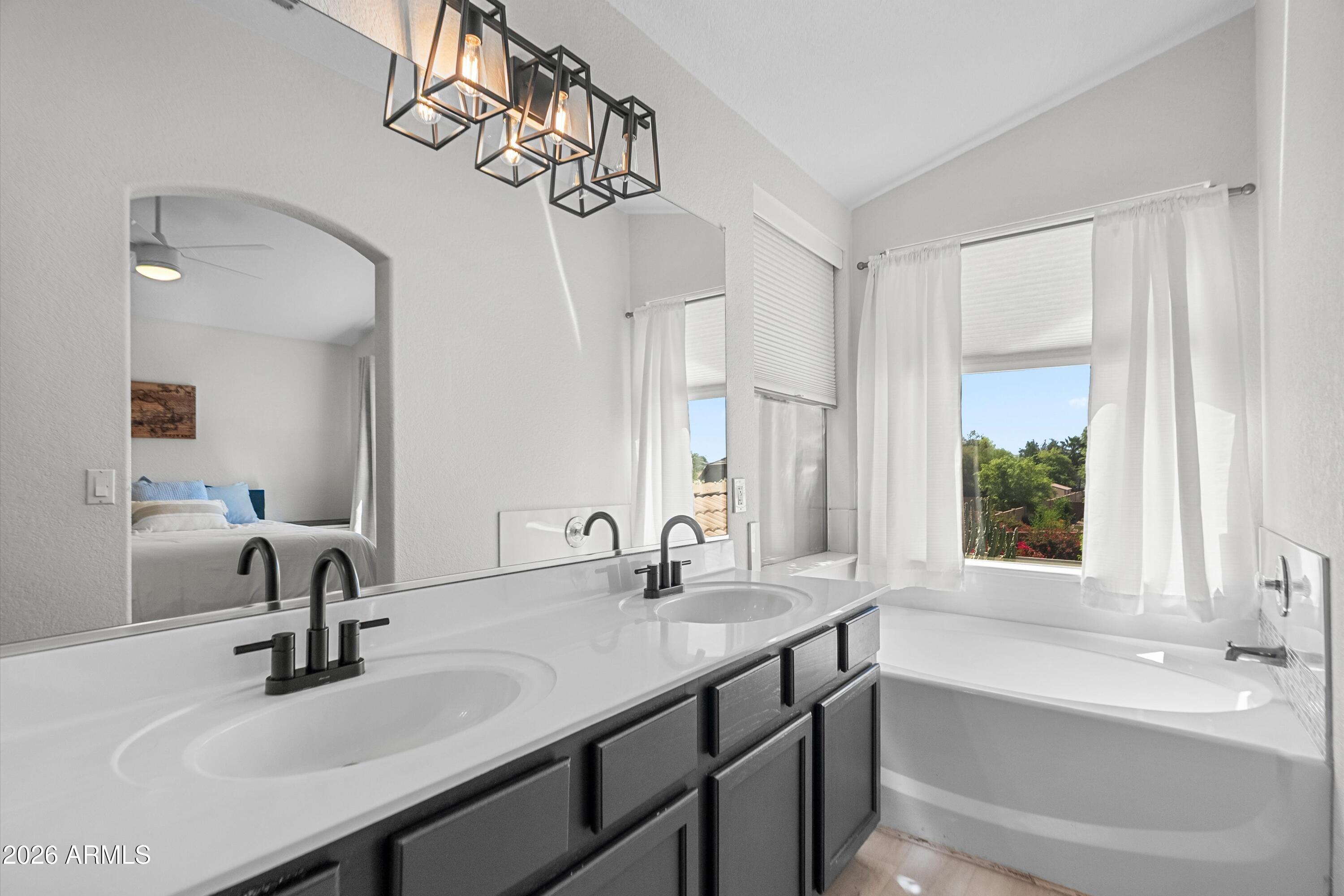 4003 W ROSE GARDEN Lane