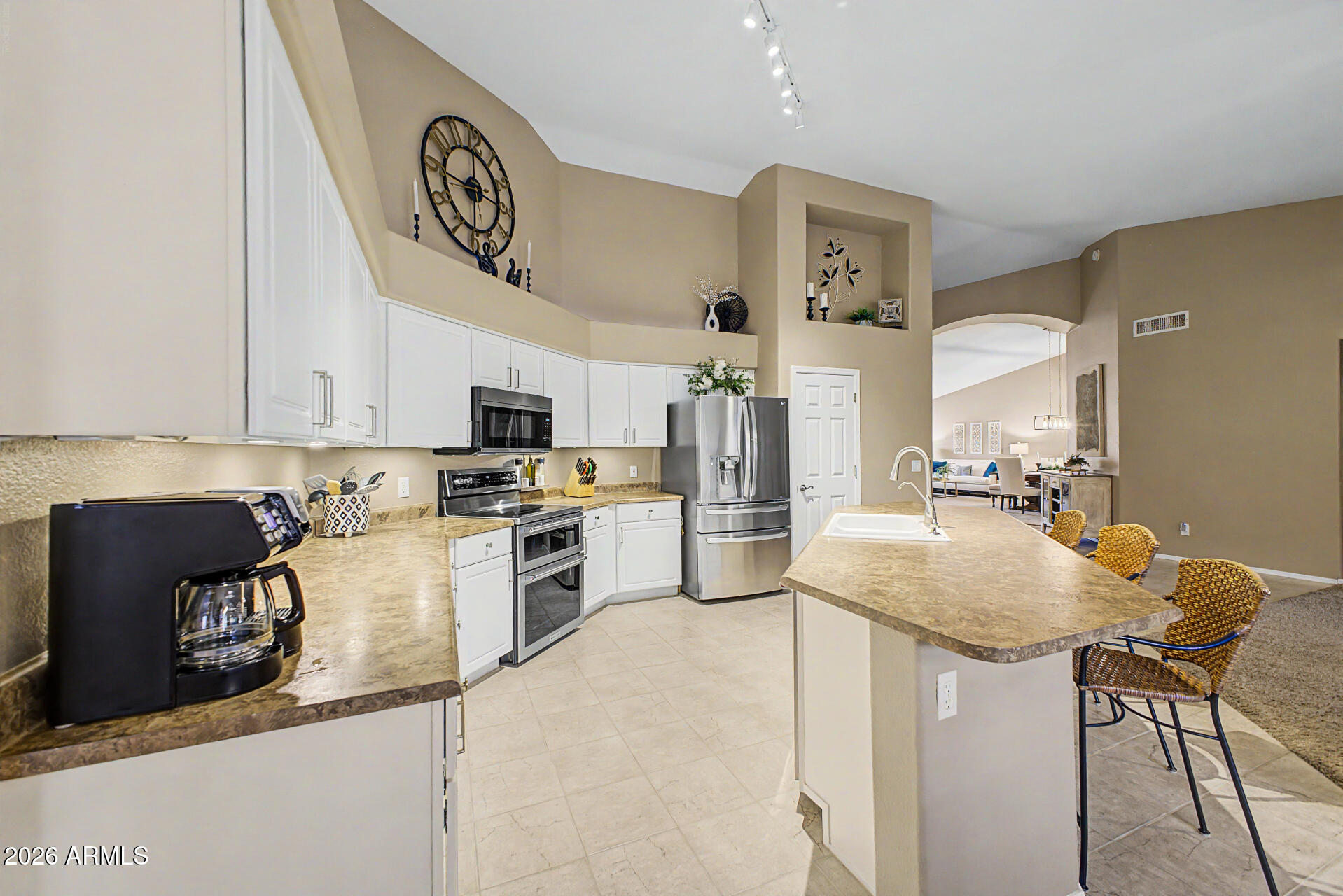 9545 E JUANITA Avenue