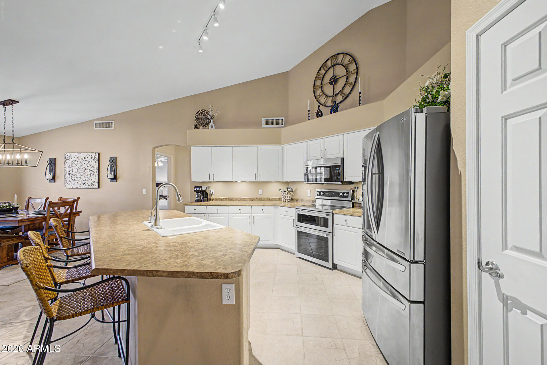 9545 E JUANITA Avenue