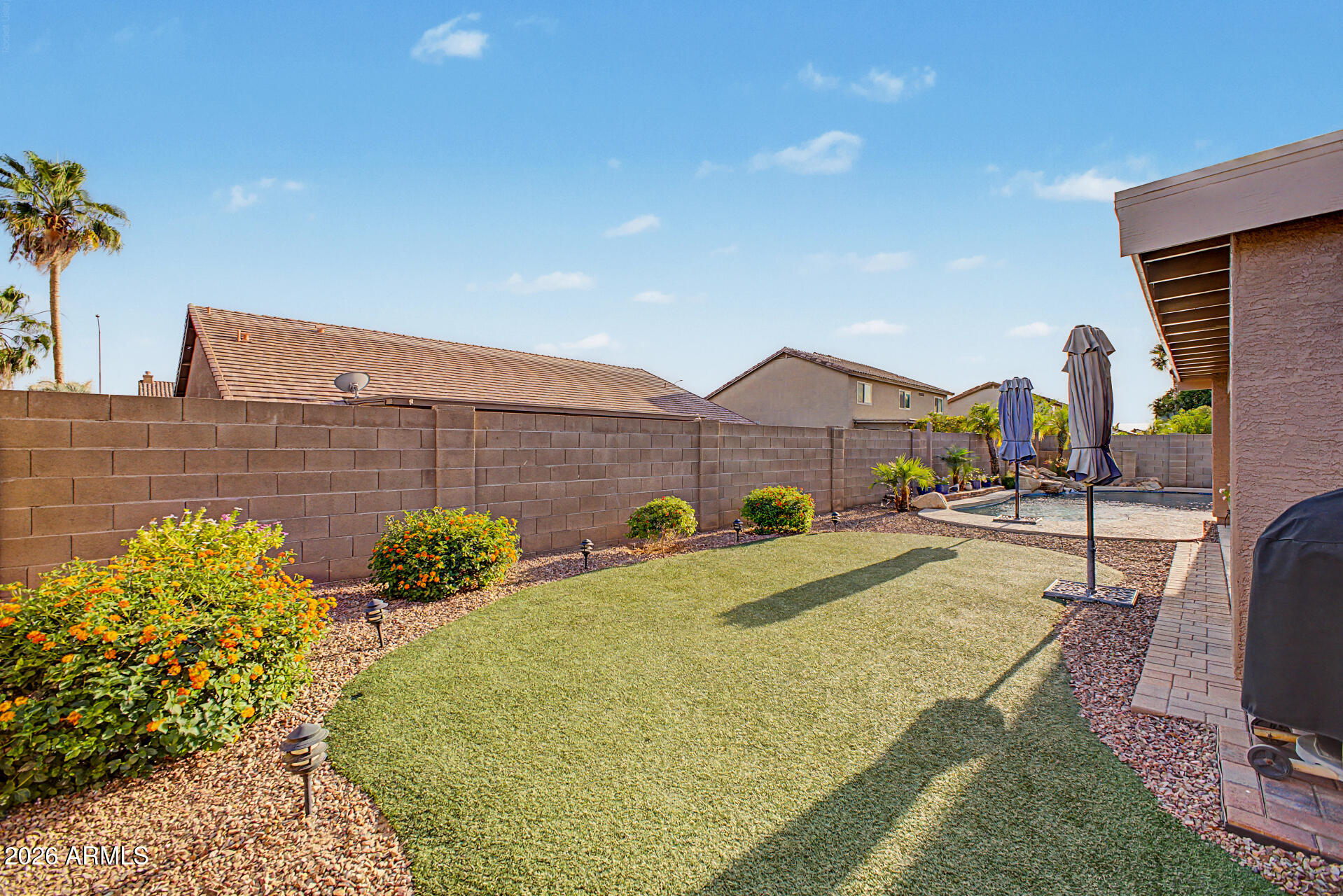 9545 E JUANITA Avenue