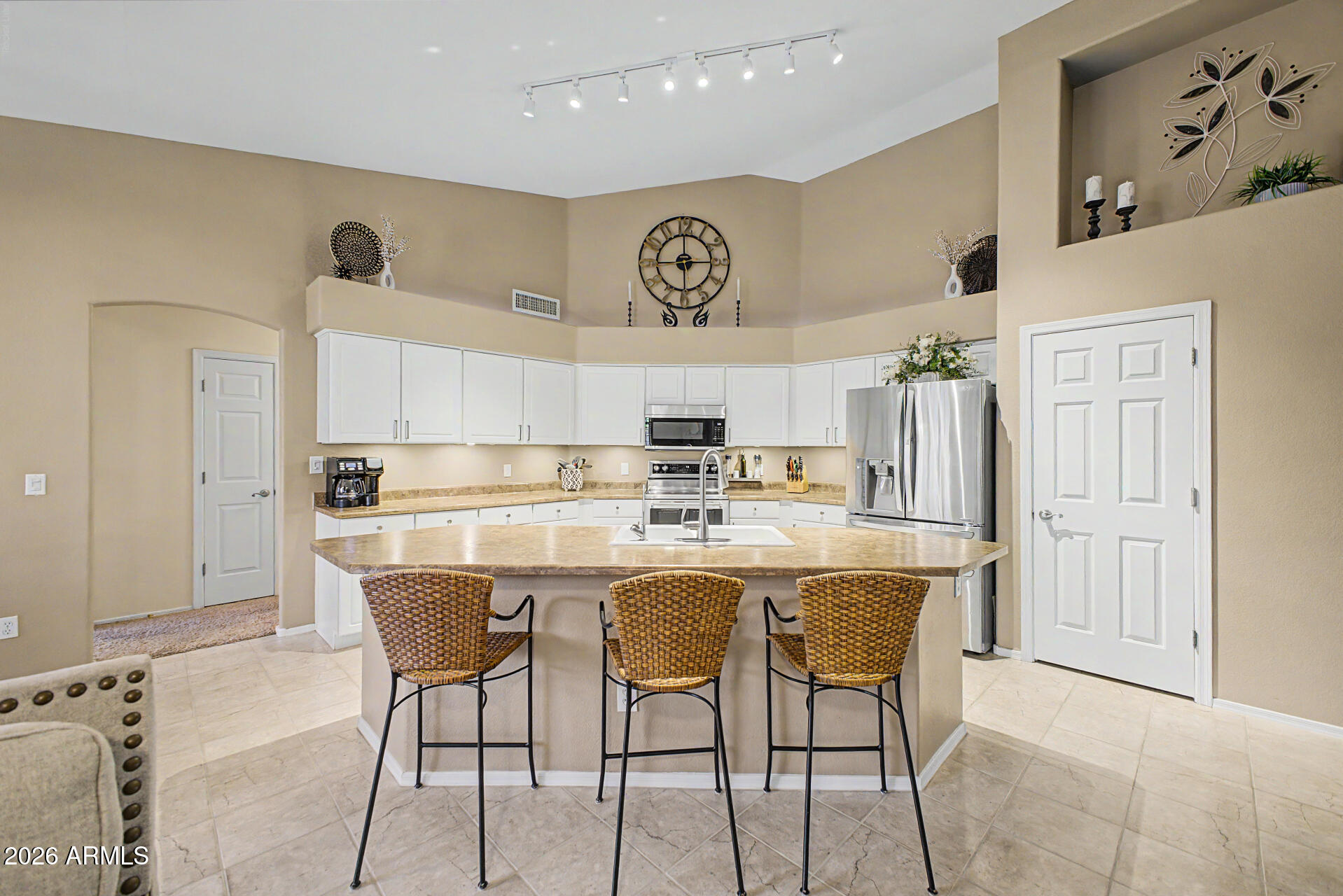 9545 E JUANITA Avenue