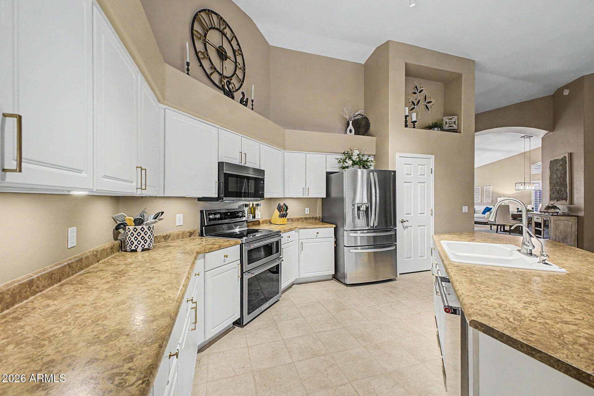 9545 E JUANITA Avenue