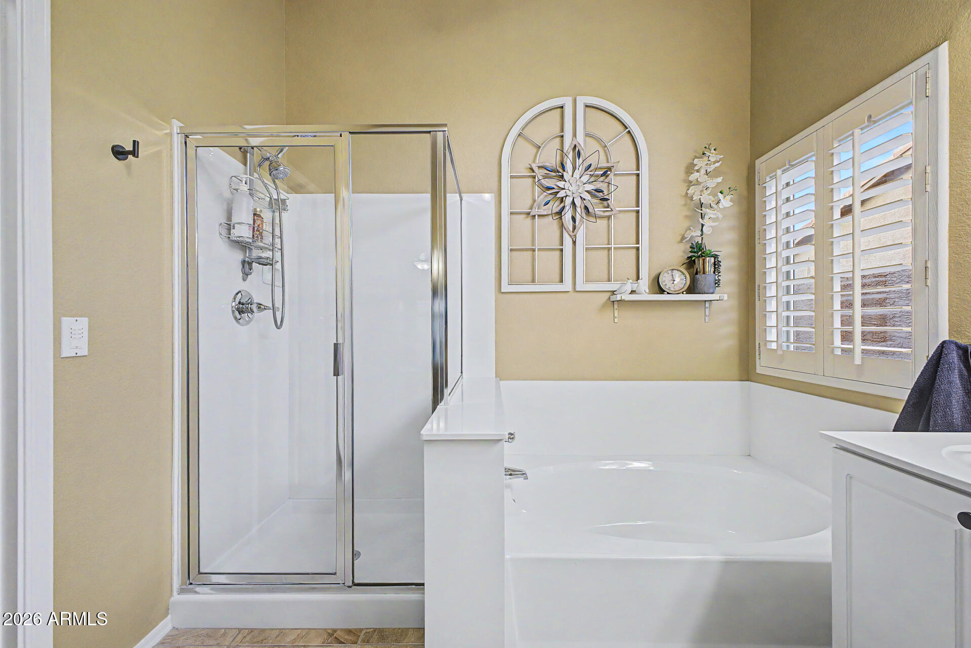 9545 E JUANITA Avenue