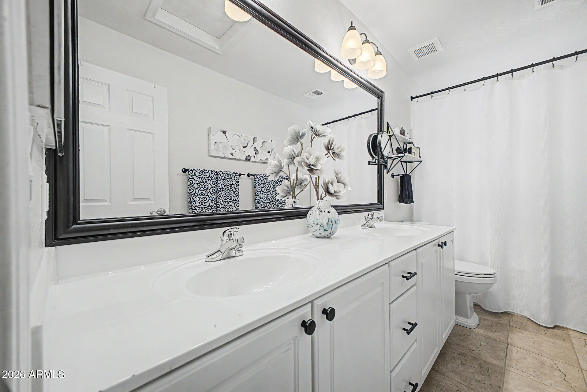 9545 E JUANITA Avenue