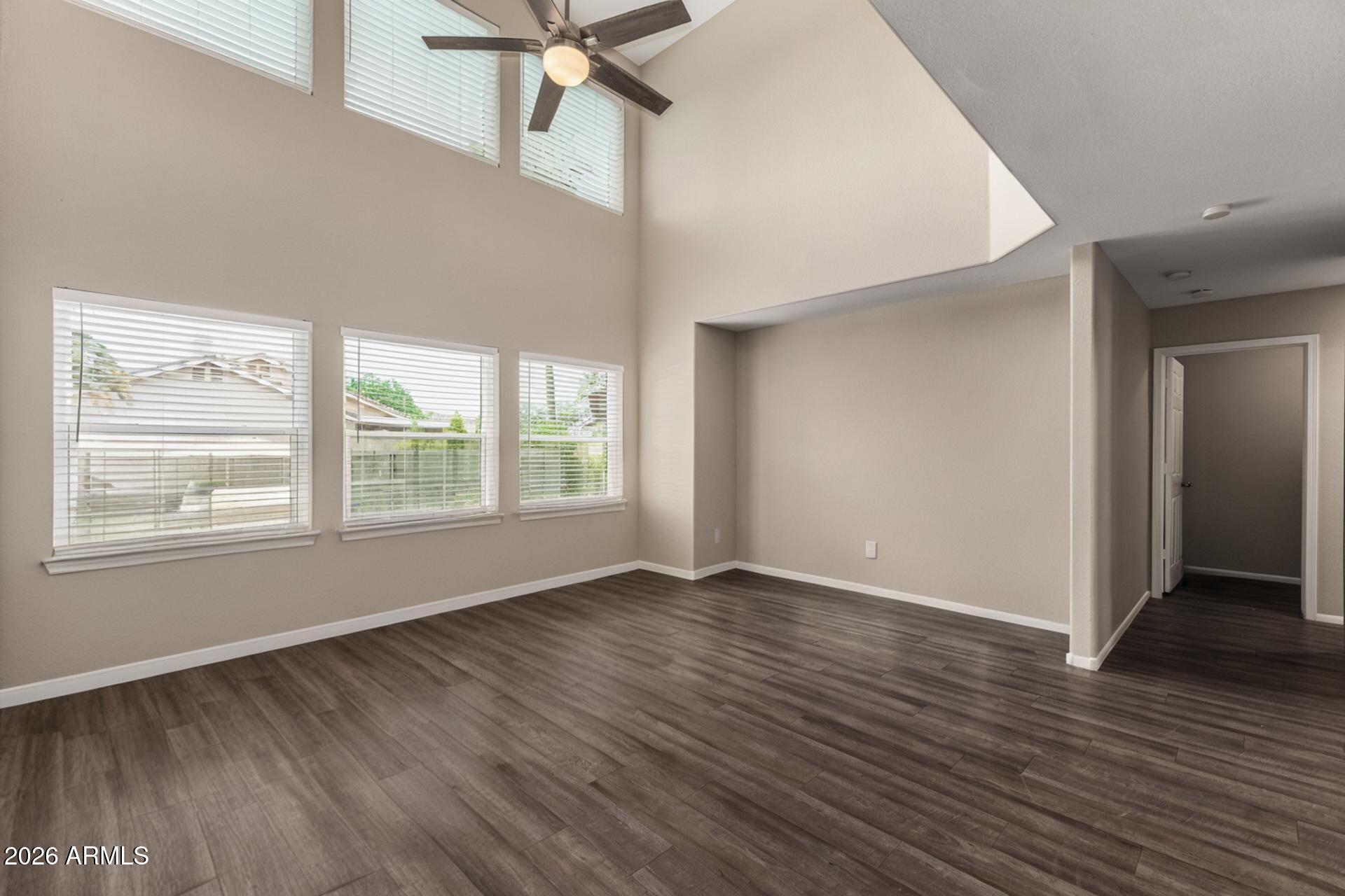 1114 N WHIPPLE Court