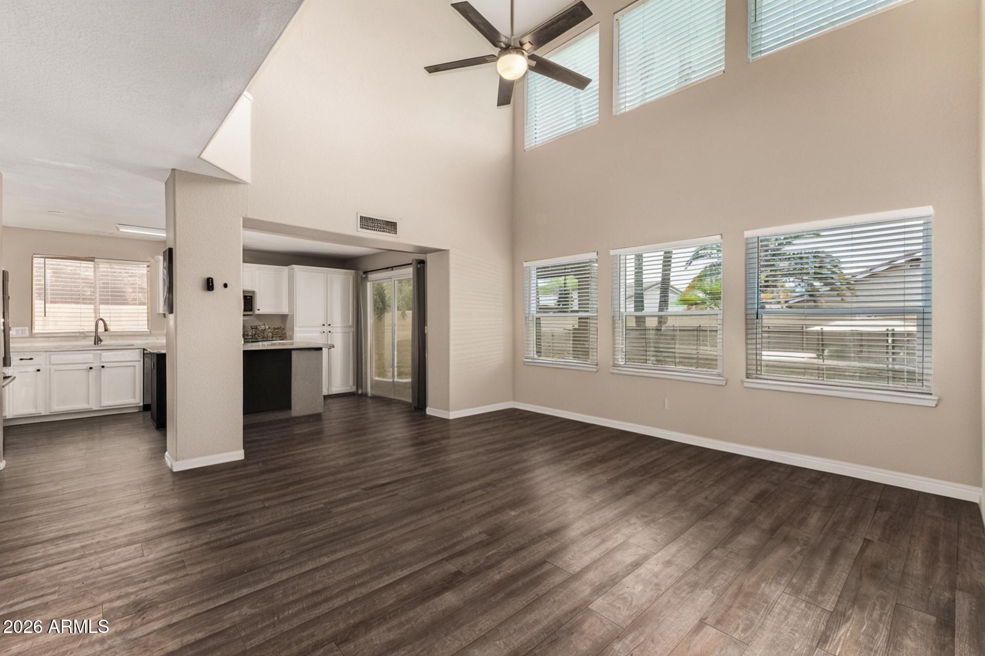 1114 N WHIPPLE Court