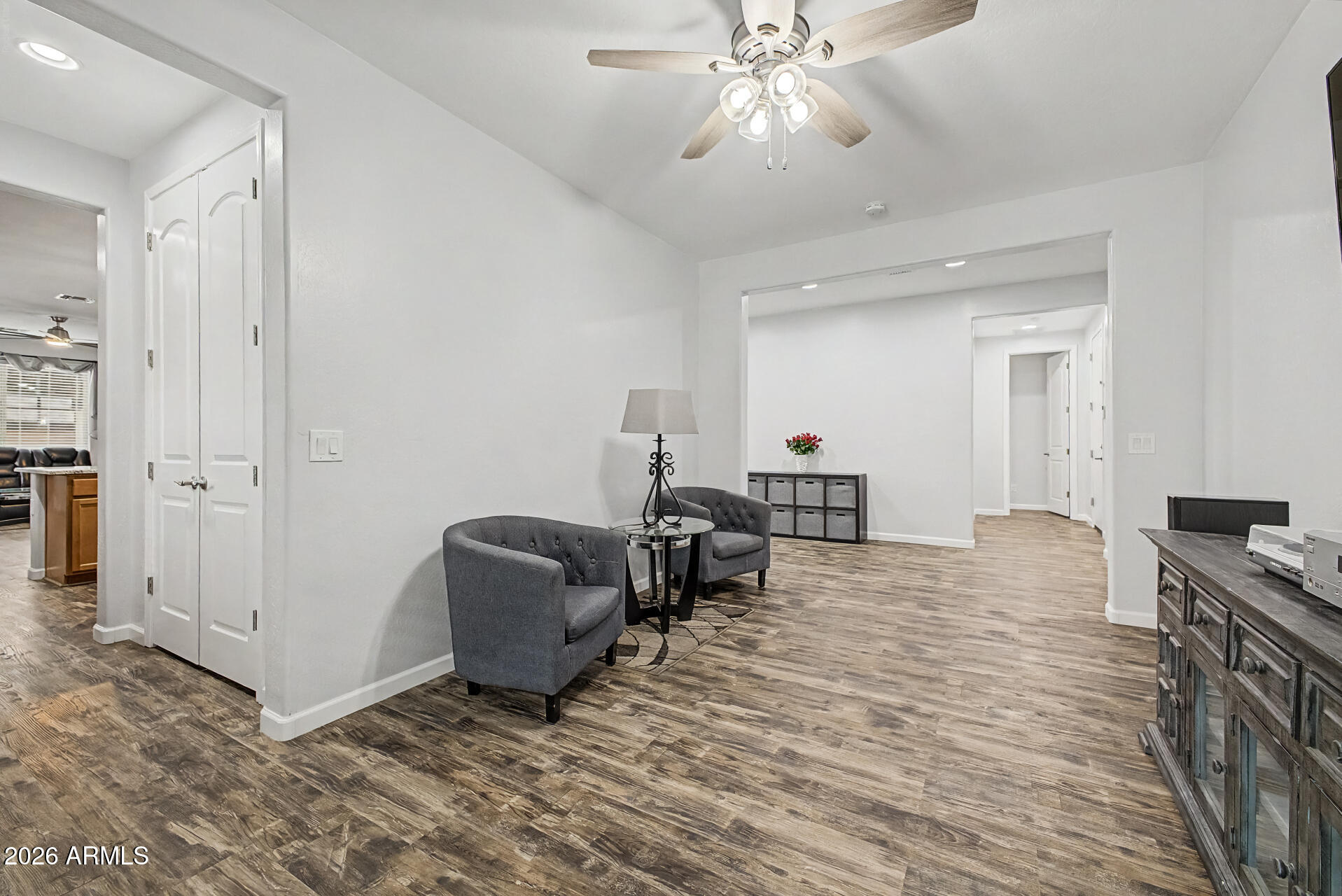 744 W DESERT HOLLOW Drive