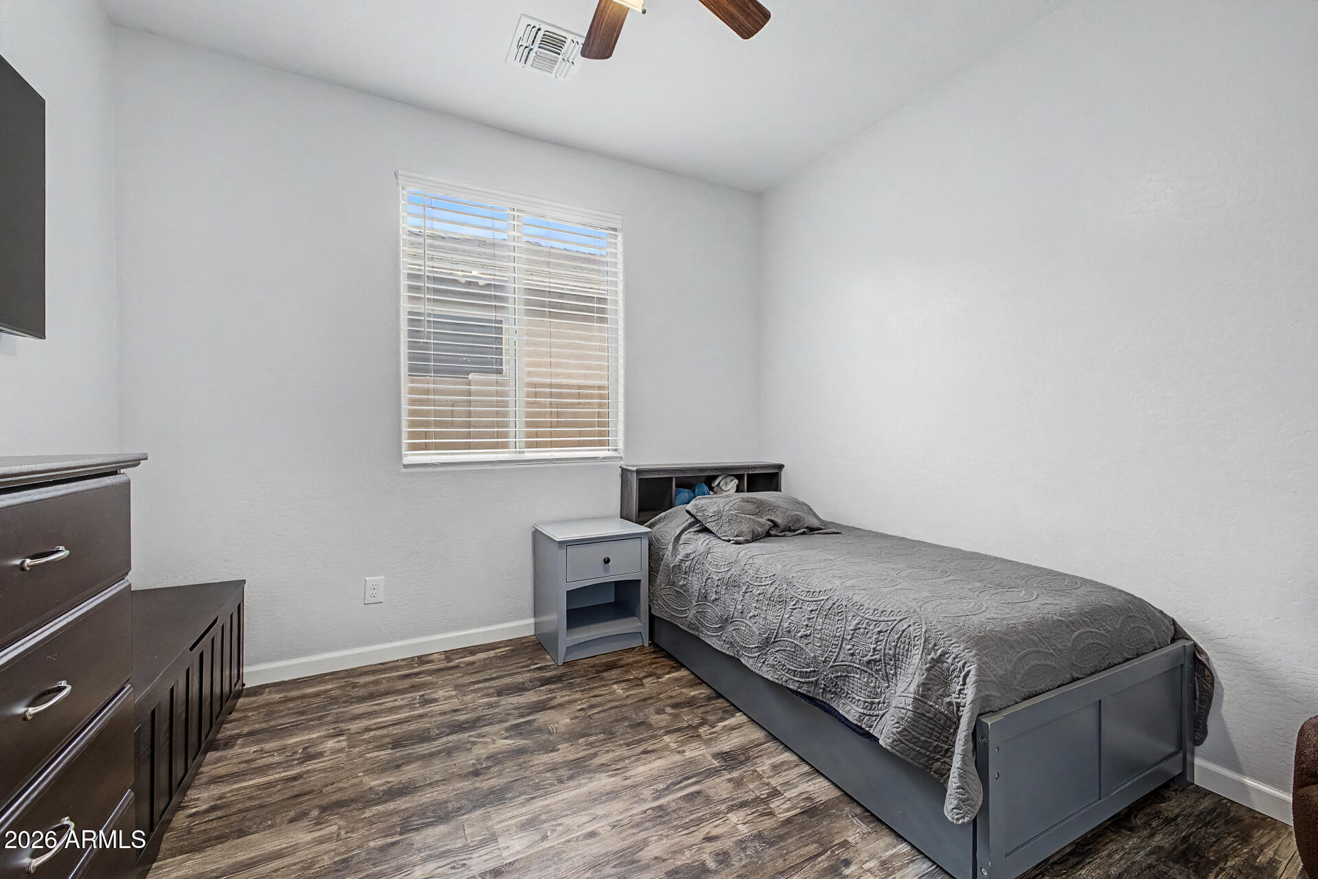 744 W DESERT HOLLOW Drive