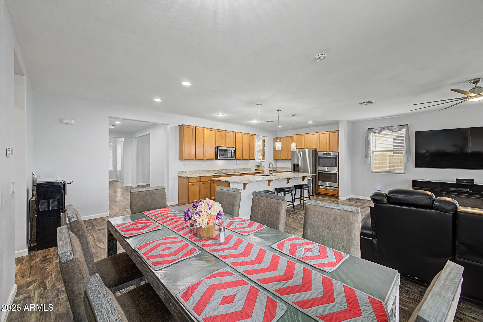 744 W DESERT HOLLOW Drive