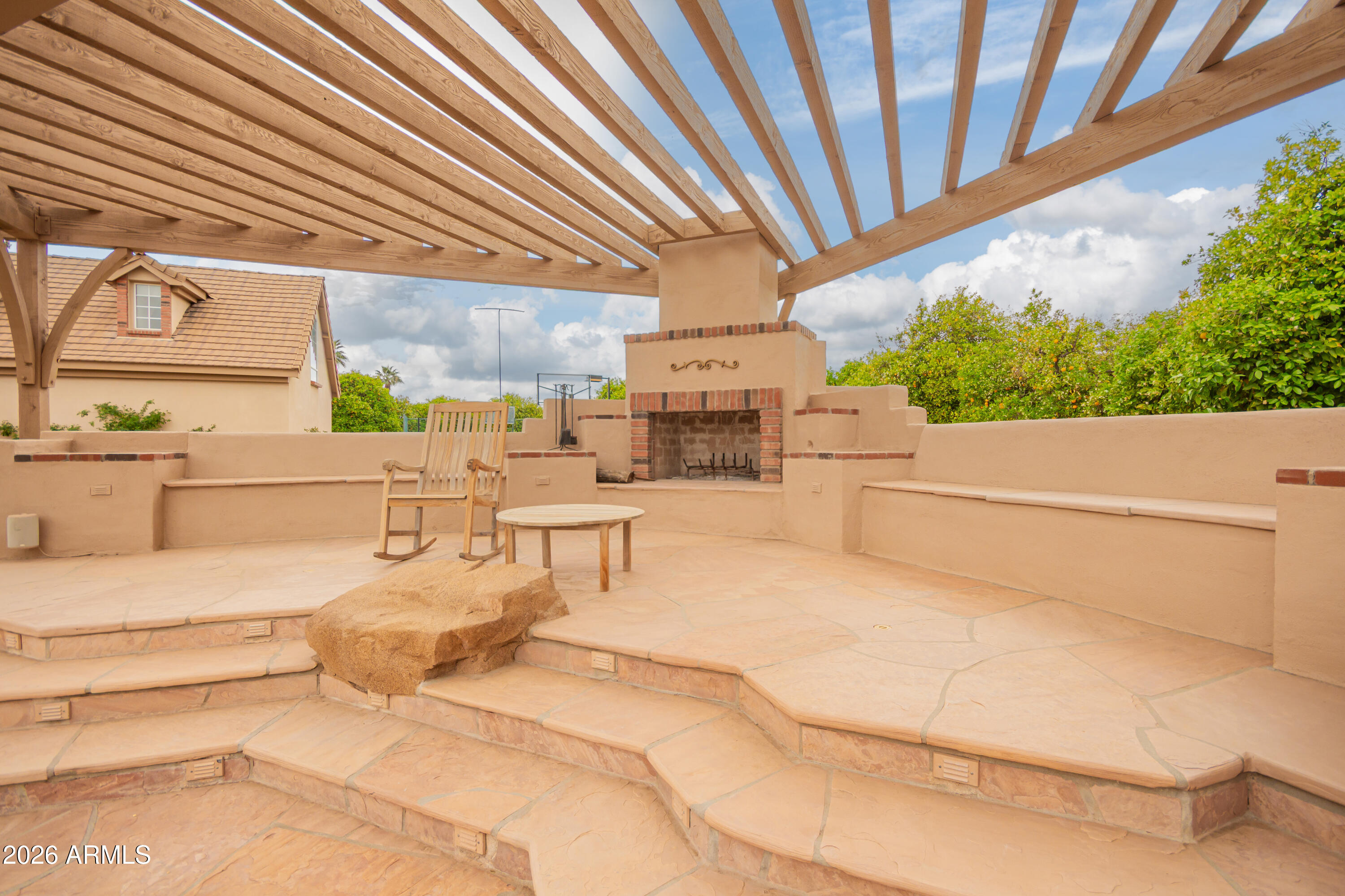 2264 N 39TH Circle