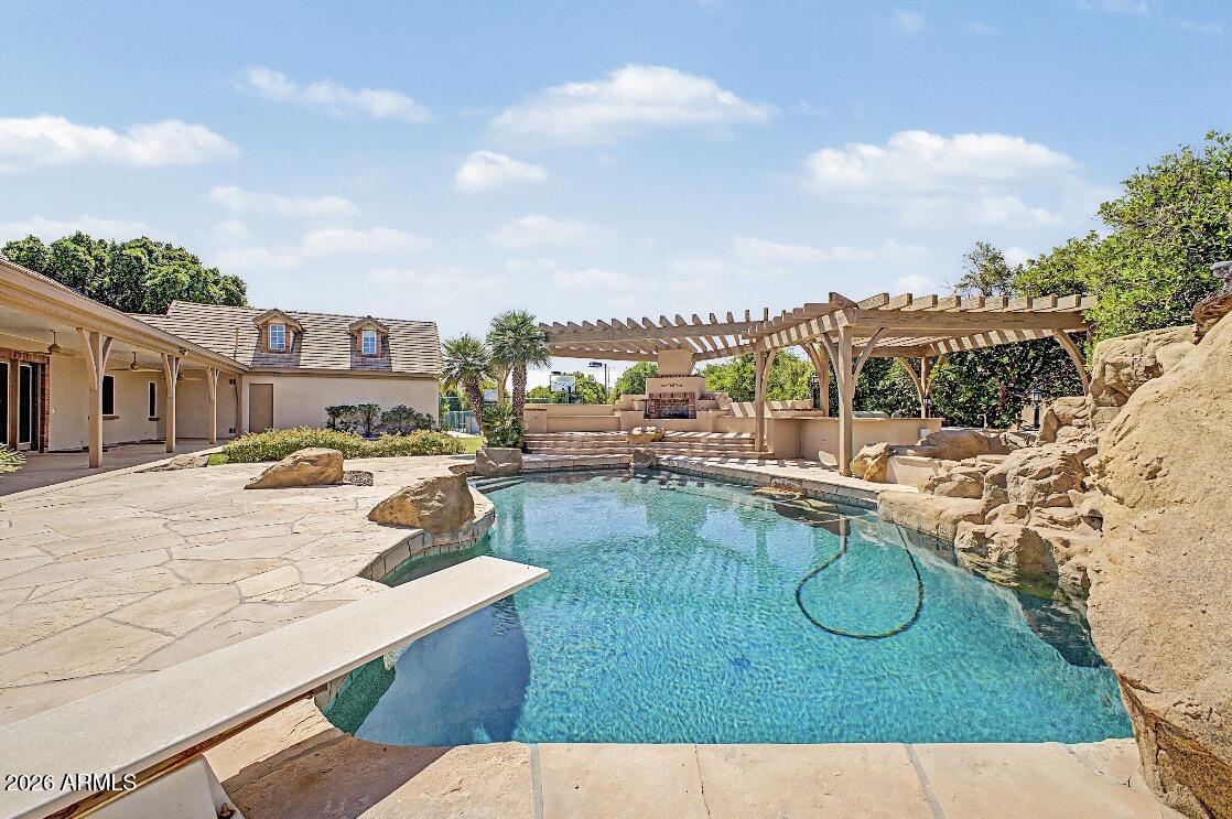 2264 N 39TH Circle