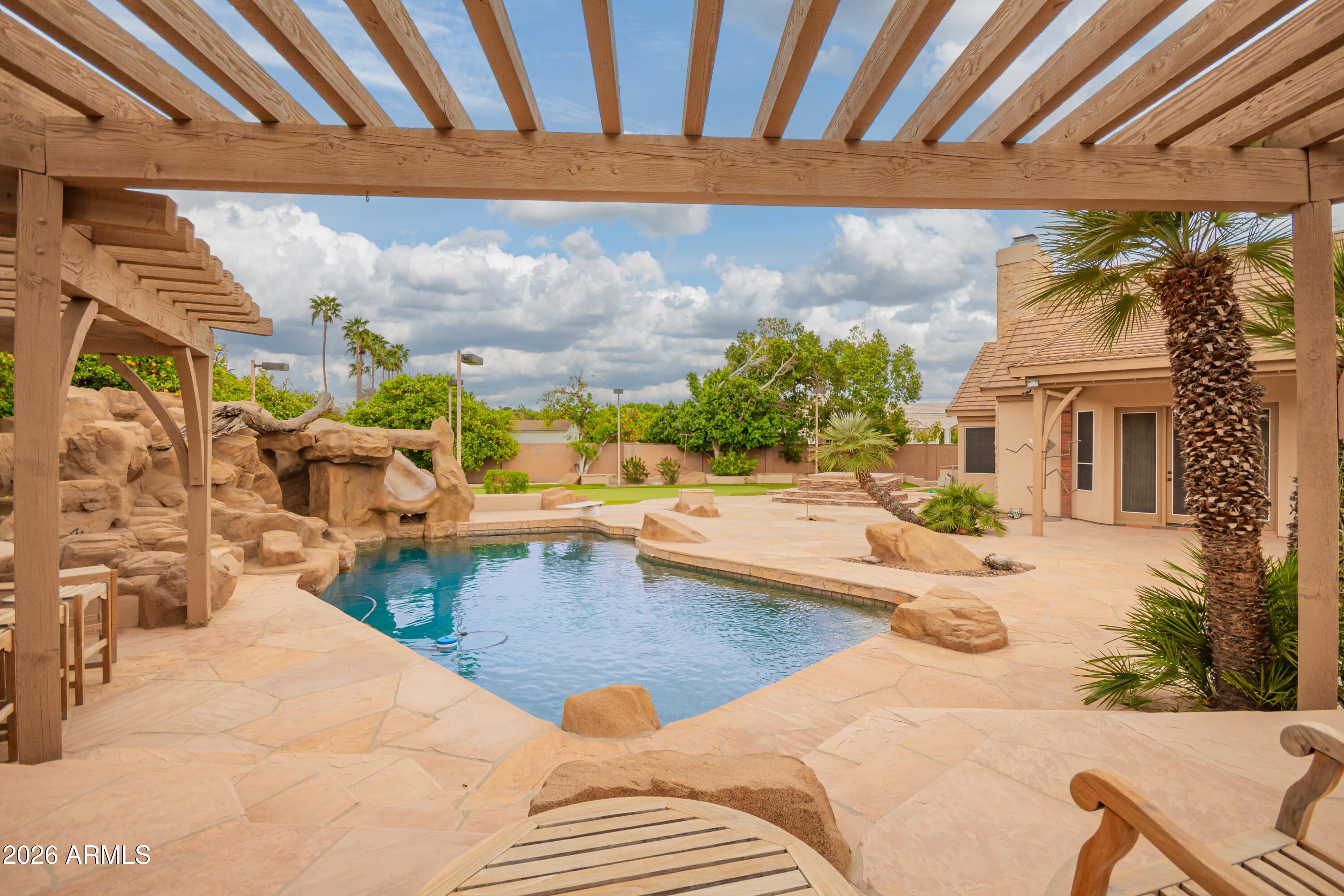 2264 N 39TH Circle