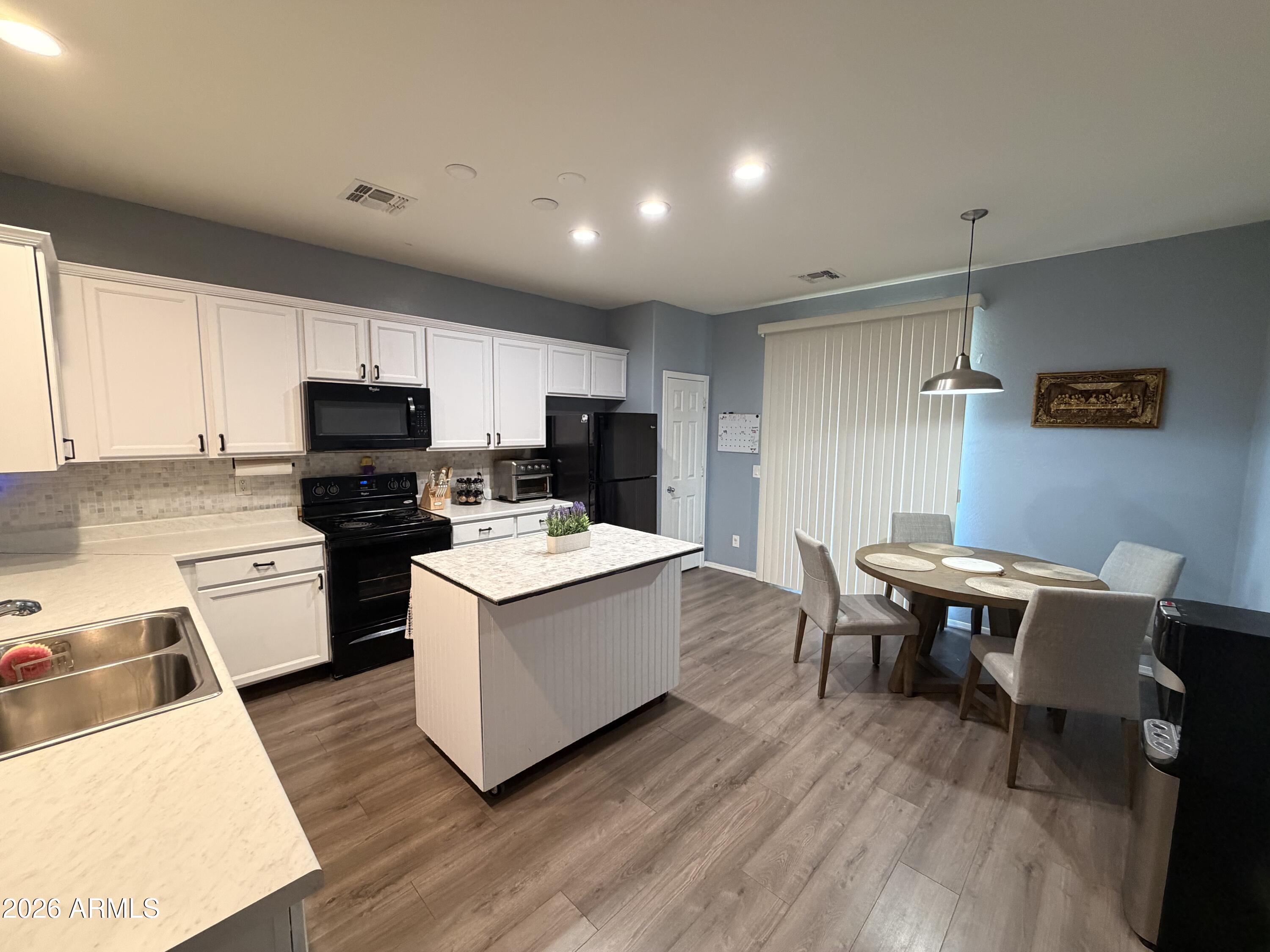 12021 W DAVIS Lane