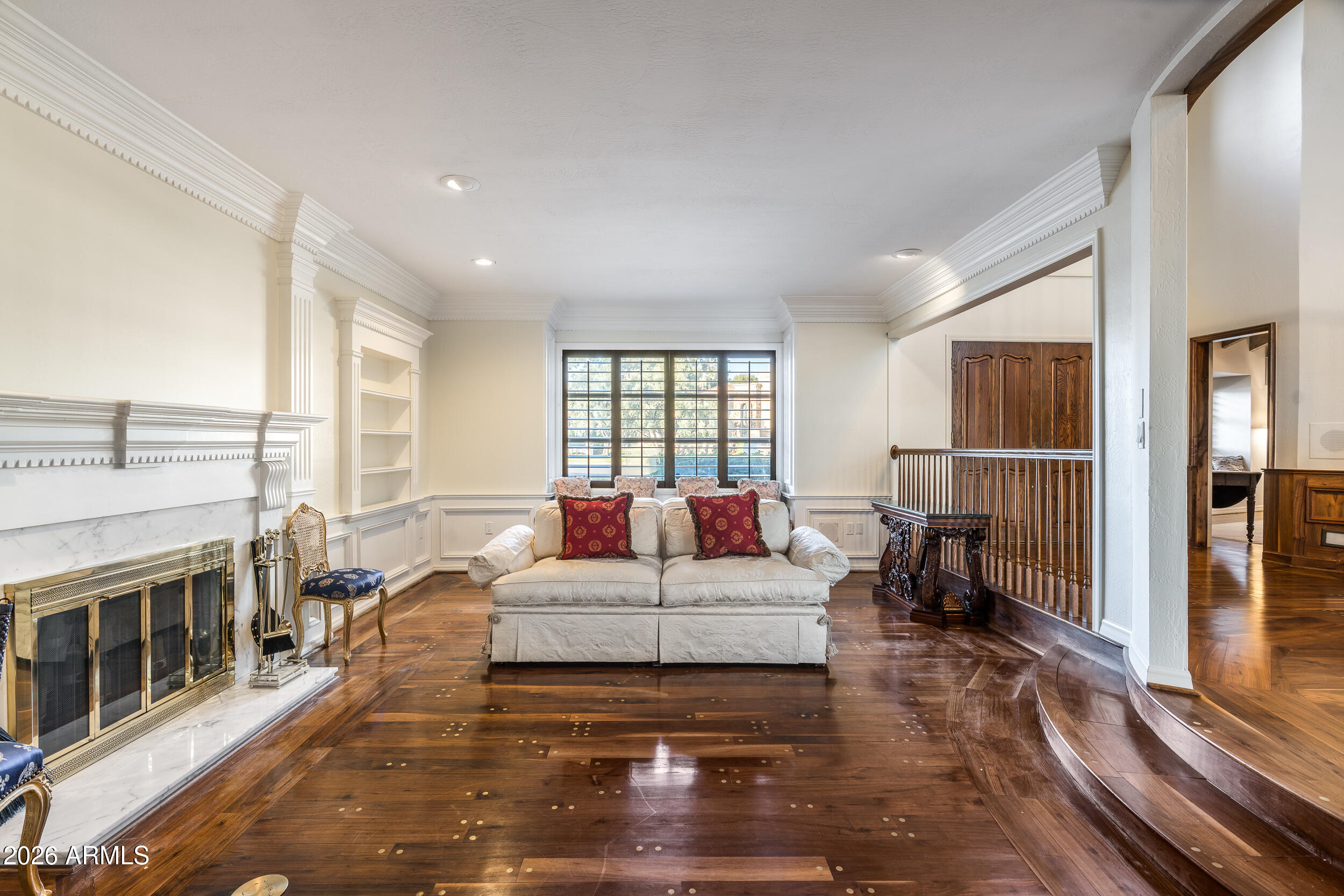 211 W KALER Drive