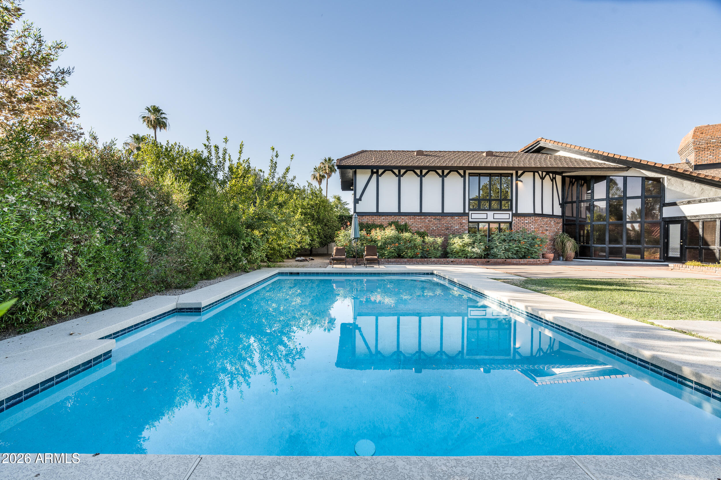 211 W KALER Drive