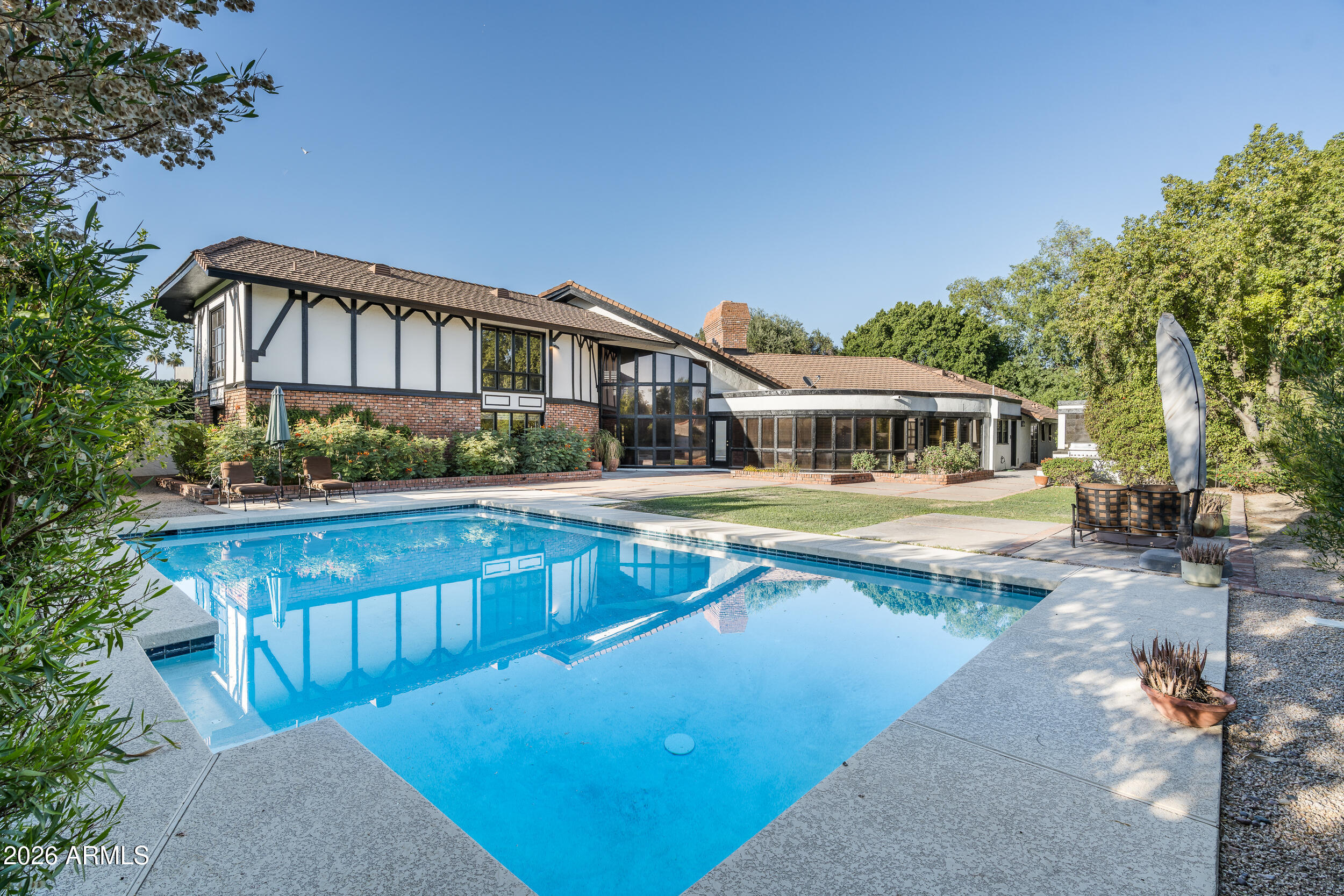 211 W KALER Drive