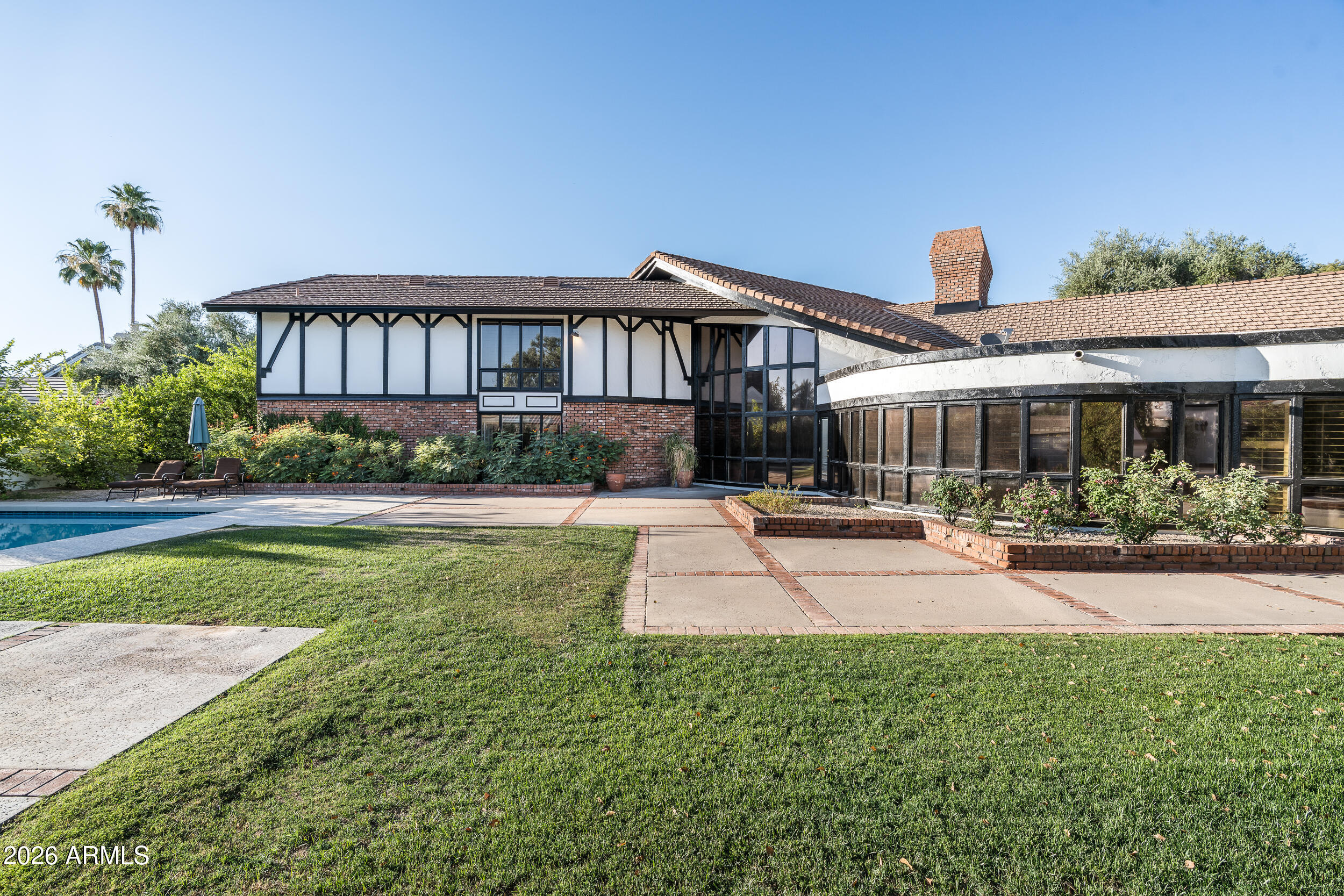 211 W KALER Drive